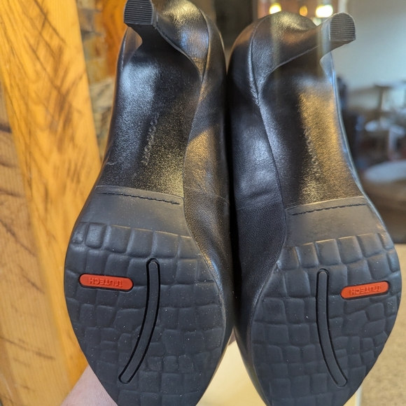 Classic Rockport Black Leather Mid-Heel Pumps - Women's - Picture 3 of 5